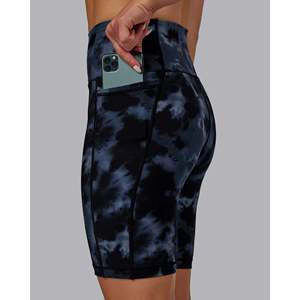 Pantalones Cortos Fusion Ultra High-Rise 9 con Bolsillos - Tie Dye Midnight para Correr y Hacer Ejercicio - Product Image 3