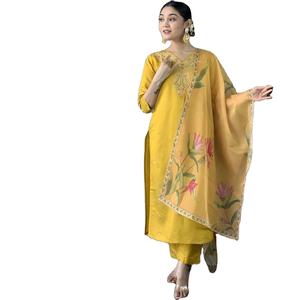 Conjunto Kurti Moderno con Diseño de Cuello Elegante, Color Amarillo, Corte Recto, Estampado Digital, Tallas S a XXL, Especial para la Función Haldi - Product Image 1