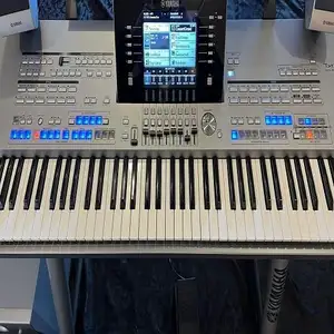 Vendite scontate Yamahas Montage 8 88 tasti pianoforte