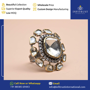 แหวนโมอิสสีขาวประดับหินมอยส์ซอไนต์ประดับลายดอกไม้ด้วยเม็ดสีออกซิไดซ์ที่น่าตื่นตาตื่นใจ - Product Image 2