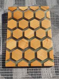 Planche à découper en bois de résine à poids équilibré, fabriquée en bois d'acacia et en bois de manguier pour une découpe stable - Product Image 2