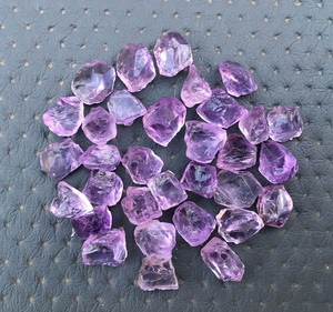 25pcs 8-10MM Naturel Rose Améthyste Pierres Précieuses Lâches Quartz Rose Brut Améthyste Cristaux Taille Gamme Rugueux - Product Image 1