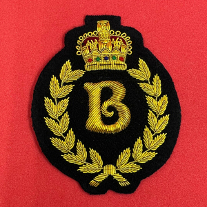 Parches Bordados a Mano con Hilo de Oro en Forma de Insignia del Alfabeto para Chaquetas, Camisas Polo, Sombreros y Prendas de Vestir en Tela Twill - Product Image 2