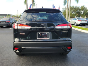 NOUVEAU Toyota Corolla Cross Hybride XSE AWD 2025 d'occasion noir avec phares LED, sièges en cuir, transmission automatique et pneus R18 - Product Image 3