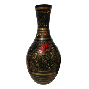 Vase à fleurs en laiton avec gravure or et peinture noire fini décor de table Vase à fleurs de haute qualité pour la décoration de la maison - Product Image 2