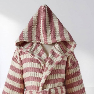 เสื้อคลุมอาบน้ำแบบตุรกี Pompom รุ่น Lokum Rose แบบมีฮู้ด ผ้าฝ้าย 100% - Product Image 3