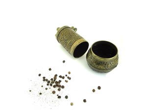 Juego de molinillo de sal y pimienta de latón con núcleo de cerámica Dispensador de especias Premium Elegante y disponible a un precio asequible - Product Image 5