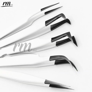 RMI Color blanco con recubrimiento en polvo y Punta de Color Plasma negro Producto de alta calidad Pinzas de extensión de pestañas Agarre de diamante - Product Image 1