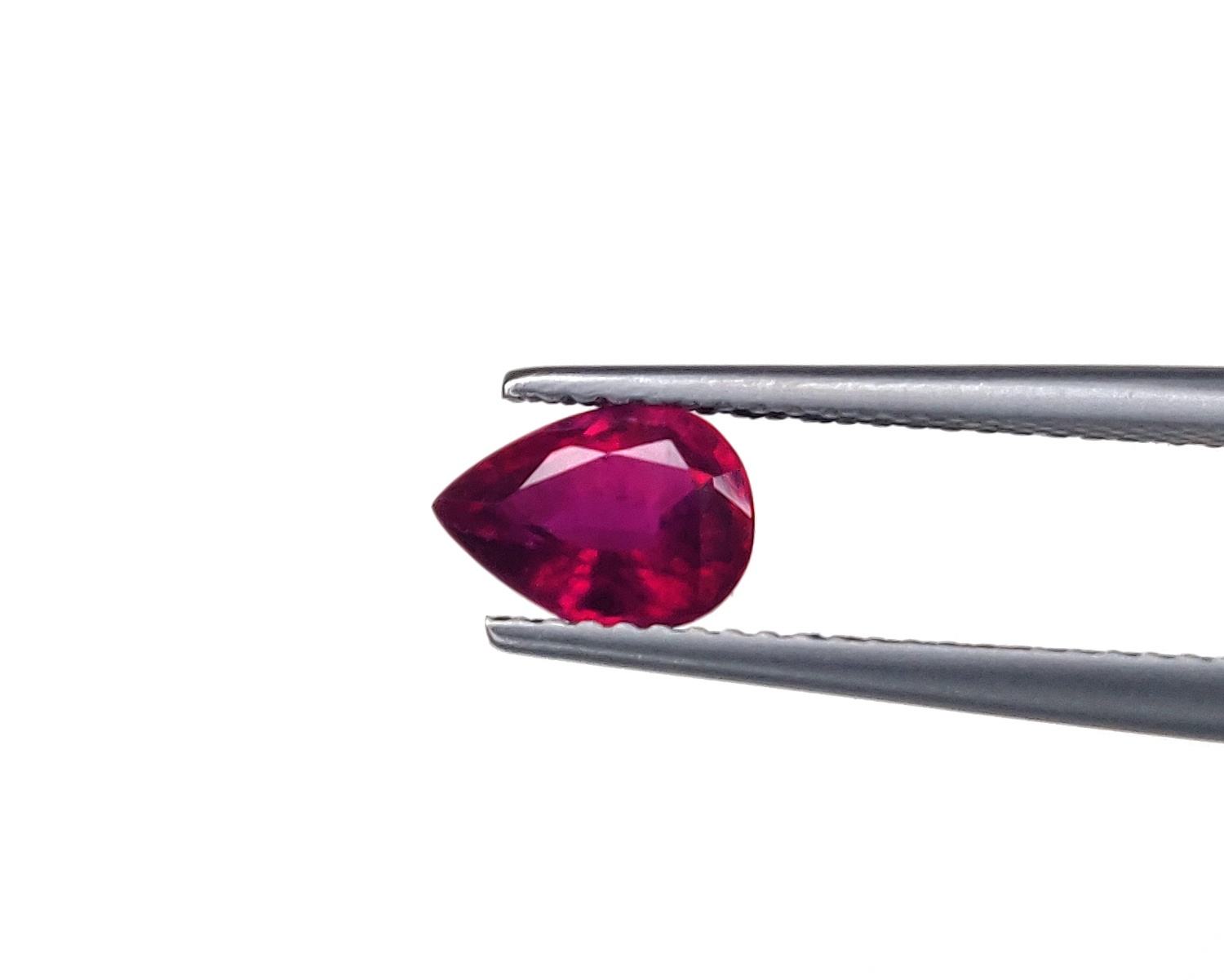 สีชมพูแดง