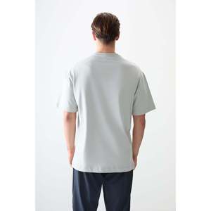 เสื้อยืดผู้ชายพิมพ์ลายทรงโอเวอร์ไซส์ เนื้อผ้าฝ้ายแท้ 100% หนานุ่ม สัมผัสนิ่ม รุ่น 88359 - สีสโตน - Product Image 5