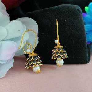 La elegancia tradicional cumple con la simplicidad moderna Gota de uva Jhumkas Líneas limpias Detalle sutil Pendientes colgantes de moda ligeros - Product Image 4