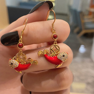Orecchini pendenti a forma di moneta con smalto rosso a forma di pesce Koi per donna, accessori vintage per tutti i giorni - Product Image 4