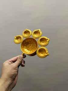 Nuevo diseño moderno Diwali decoraciones Urli Bowl flores flotantes Metal Diya titulares linternas festivas tarros de velas para uso doméstico - Product Image 5