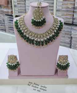 Parure de collier ras-du-cou et boucles d'oreilles pendantes en alliage plaqué or antique, ornée de zircon cubique et de cristaux, style ethnique, pour femme, idéale pour fiançailles et mariages - Product Image 3