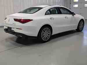 รถยนต์มือสองปี 2025 CLA 250 AWD 4MATIC Coupe เครื่องยนต์ไฮบริดอ่อนแบบ 2.0 ลิตร เทอร์โบ อินไลน์ 4 สูบ ให้กำลัง 221 แรงม้า - Product Image 3