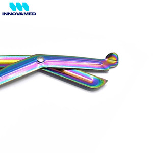 Ciseaux de traumatologie paramédical d'infirmière robuste Ciseaux chirurgicaux à lame multicolore noire 7.25 PAR ciseaux chirurgicaux INNOVAMED - Product Image 5