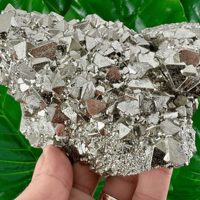 Spécimen minéral brut de grappe de cristal de pyrite du Pérou naturel en gros pour les collectionneurs décoration de la maison guérison énergétique et Feng Shui