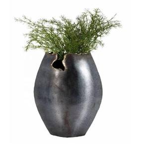 Jarrón de aluminio negro de moda, pieza decorativa hecha a mano elegante para sala de estar, mesa de comedor y decoración de oficina - Product Image 1