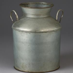 Boîte à lait galvanisée élégante et rustique avec poignées durables, parfaite pour la cuisine, le café, le jardin et l'intérieur antique. - Product Image 1