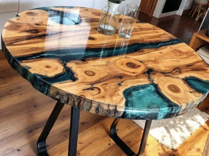 Plateau de table rond en résine haut de gamme |   Finition polie artisanale de designer pour les meubles de salle à manger modernes et les projets hôteliers - Product Image 3