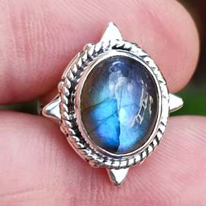 Bague artisanale en argent sterling 925 de style bohème avec labradorite ovale, pierre de naissance de novembre, cadeau parfait pour son anniversaire - Product Image 5