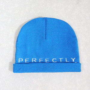 2024 bonnets unisexes personnalisés chapeau d'hiver tricoté de haute qualité avec lettrage vierge uni multicolore pour les voyages des hommes et des femmes - Product Image 3