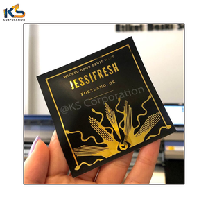 Etiquetas Autoadhesivas de Vinilo con Impresión de Logotipo en Lámina Dorada 3D de Lujo Personalizadas, Resistentes al Agua, con Textura en Relieve, Impresión Promocional - Product Image 1