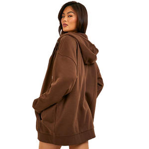 เสื้อฮู้ดดี้ผู้หญิงสีน้ำตาลเข้ม ผ้าเทอร์รี่ถัก 300 GSM ทรงโอเวอร์ไซส์ มีซิปและกระเป๋าหน้า สำหรับฤดูหนาว - Product Image 3