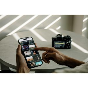 กล้องดิจิตอลมิเรอร์เลส APS-C ความละเอียด 20.9MP วิดีโอ 4K UHD 30fps โฟกัสอัตโนมัติความเร็วสูง หน้าจอสัมผัสปรับมุมได้ขนาด 3.2 นิ้ว เซ็นเซอร์ CMOS HD - Product Image 2