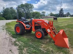 Tractor Kubota B2650 con motor de tractores agrícolas de 26HP a 120HP como componente principal, todos los implementos disponibles - Product Image 3