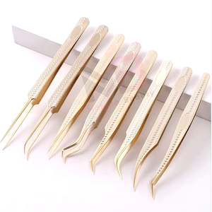 แหนบต่อขนตาปลายแหลมรูปตัว L 45 องศา 90 องศา ยี่ห้อ Private Label ทำจากสแตนเลสแท้ 100% สำหรับต่อขนตาแบบ Volume สีทอง - Product Image 5