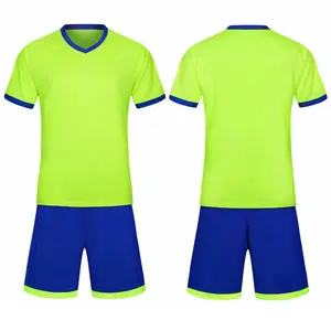 Ensembles d'uniformes de football les plus vendus en gros 2023 uniformes sublimés personnalisés de haute qualité maillots de football uniformes Football - Product Image 1