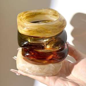 Nueva Pulsera de Moda, Joyería Hecha a Mano por Artizon Studio, Brazalete Geométrico de Resina Colorida, Irregular y Ondulado, para Mujer - Product Image 1