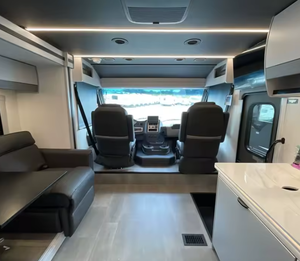 Autocaravana C0achmen RV Euro 25TB Usada, Lista para Enviar, Clase A, Vehículo para 4-6 Pasajeros, en Venta en Todo el Mundo - Product Image 2