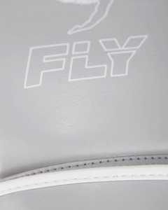 นวมชกมวย Fly Boxing คุณภาพพรีเมียม หนังแท้สีเทา น้ำหนักเบา กันน้ำ แบบผูกเชือก สำหรับฝึกซ้อมและแข่งขัน MMA มวยไทย - Product Image 4