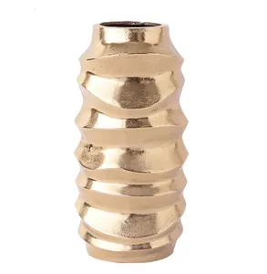 Vases en métal en fonte d'aluminium de haute qualité Pots de fleurs d'affichage intérieur de belle qualité pour le décor de salon de maison de mariage - Product Image 6