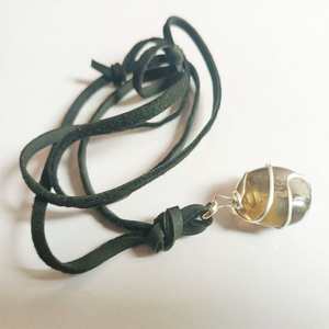 จี้ควอทซ์สโมคกี้พร้อมด้ายปรับได้จากอินเดีย - Product Image 1