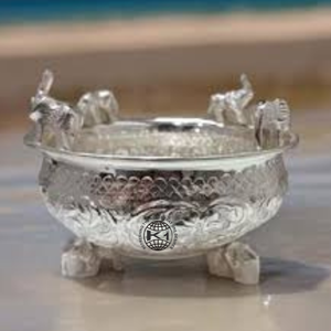 คิง อินเตอร์เนชั่นแนล นำเสนอชุดภาชนะใส่ฮาลดี คุมคุม ทำจากเงินแท้ พร้อมถาด - Product Image 3