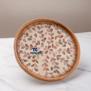 Venta al por mayor de platos decorativos de nácar con marco de ratán para restaurantes, centros turísticos y tiendas de regalos - Product Image 1