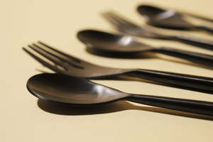 Meilleur ensemble de couverts noirs en métal de qualité pour restaurant de mariage hôtel à bas prix avec personnalisation du logo - Product Image 5