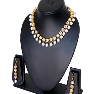 Ensemble de collier Kundan plaqué or 18 carats pour femmes, bijoux fins de luxe avec perles blanches, zircon, rubis, perle et cuivre pour cadeaux - Product Image 4