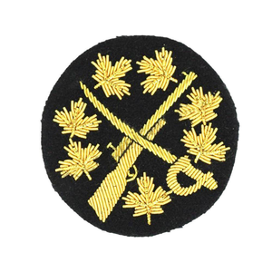 Badges de luxe personnalisés OEM brodés à la main de haute qualité, écologiques, sans nickel, couleur unie - Product Image 5