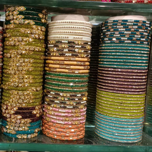 Bracelets Kundan gracieux à la demande Travail élégant en pierre parfait pour les mariages et les événements culturels indiens - Product Image 3