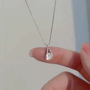 Pendentif tendance en forme de goutte d'eau en diamant plaqué rhodium avec chaîne - Product Image 3