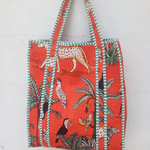 กระเป๋าถือผ้าฝ้ายลายดอกไม้แบบเย็บติดกันสำหรับผู้หญิง ยี่ห้อ SHREE SHYAM ล้างทำความสะอาดได้ มีหูหิ้วสองข้าง เป็นมิตรกับสิ่งแวดล้อม เหมาะสำหรับโยคะและช้อปปิ้ง - Product Image 1