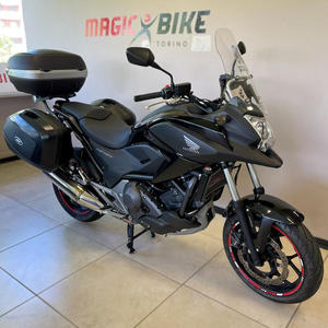 Pour les motos de tourisme HONDA NC 750 X DCT ABS avec des fonctionnalités et des dispositifs de sécurité avancés - Product Image 1