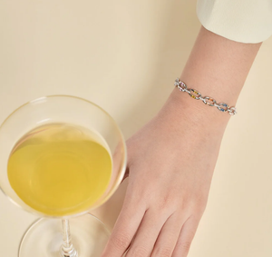 Deslumbrante Brazalete Diario Colorido con Diamantes Moissanite y Zafiros en Oro Blanco - Product Image 4