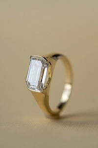 Anillo Elegante con Corte de Hoja y Diamante Cultivado en Laboratorio de 3.25ct, en Oro Amarillo de 14K, Certificado IGI, Listo para Envío - Product Image 3