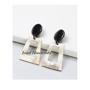 Pendientes de cuerno de vaca personalizados al mejor precio 2024, artesanías naturales pulidas de alta calidad en estilo Animal respetuoso con el medio ambiente - Product Image 2