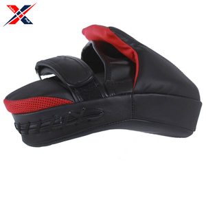 นวมชกมวยคุณภาพสูงมาใหม่ทำจากหนังสีดำสีแดงสีตัดกันใส่สบายระบายอากาศได้ดีเป็นมิตรกับสิ่งแวดล้อม - Product Image 3